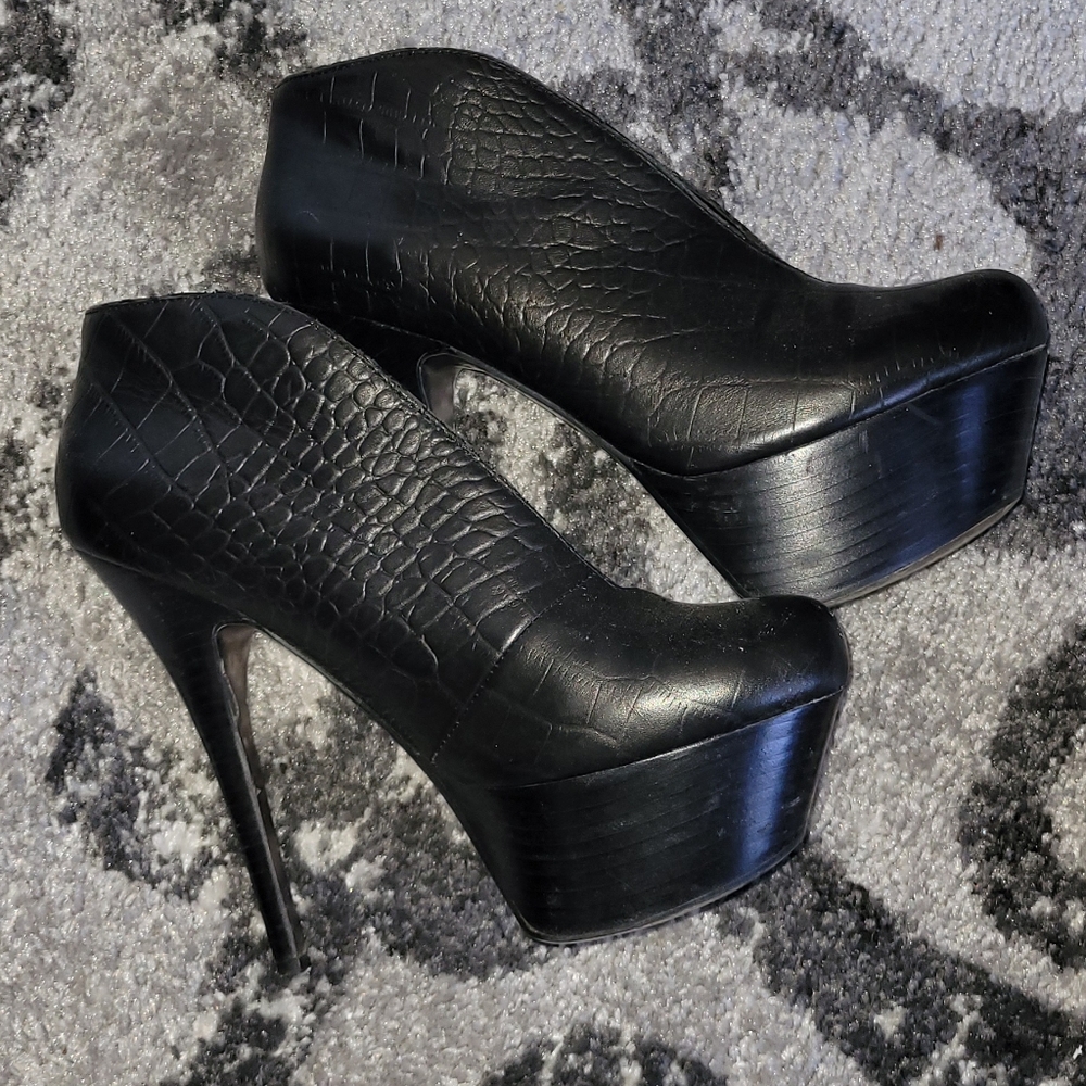 Bebe Kyra Black Platform Croco Booties Heels